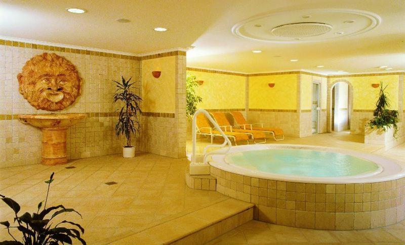 Hotel Wilder Mann Königstein in der Oberpfalz Esterno foto